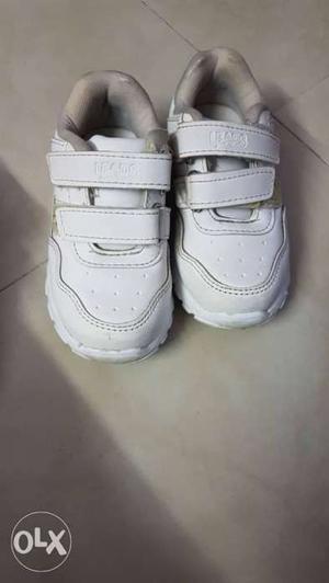 White shoes for kids of age 3 to 4 yrs.