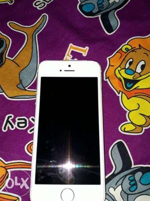 Witn good running condition with all accessories iphone 5s