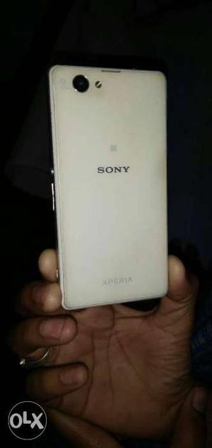 Xperia z1 compact 2gb ram 16gb storage 20 mp