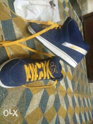 Kipsta brand basketball shoe