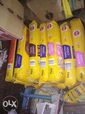 Pet food available for cats and dogs food