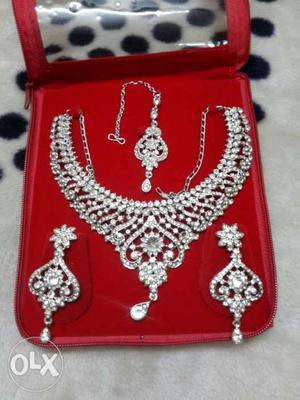 Silver diamond queen necklace with long earing nd