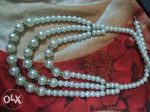 White And Silver Beaded necklace