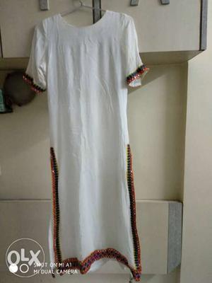 White long kurti with side cuts.. size m to l...