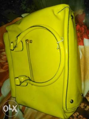 Yellow purse, great condition, not much used! has