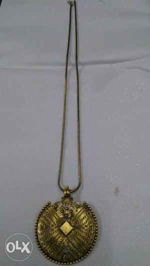 Antique pendant with chain