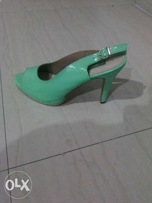 Brand new Mochi heels, standard size (