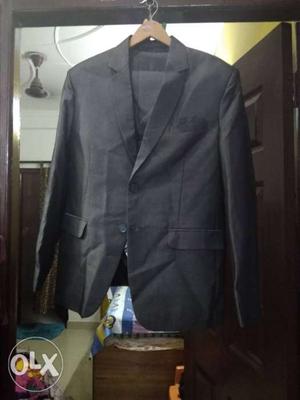 Fresh Three piece suit grey black in color for