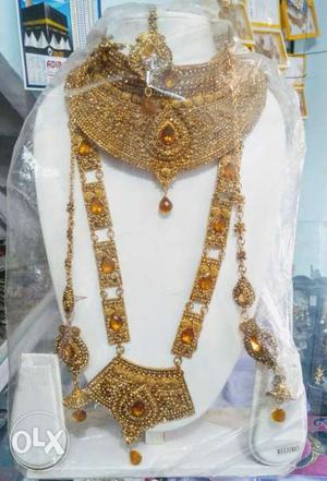 Golden wedding jewellery set rent ₹900 in one day