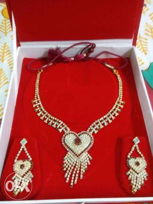 New necklace set...not used...looking very nice..