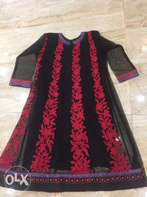 Unused kurti,length 44 inch with red flowers