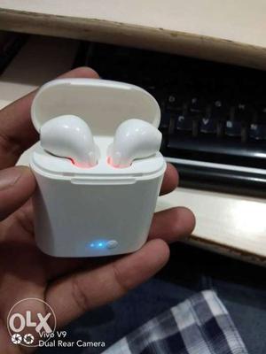 I7 airpods pair with charging box very good