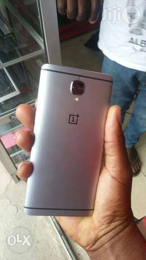 Oneplus 3 grey with box and condition good