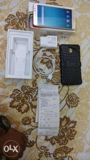 Samsung J7 max 32gb.. In excellent condition with