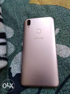 Vivo v9 64gb 4gb gold with bill charger headphones