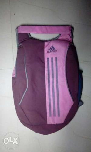 Adidas bags in a small damege very beautiful bag