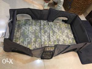 Easy to carry bag, handy traveller bed, unused