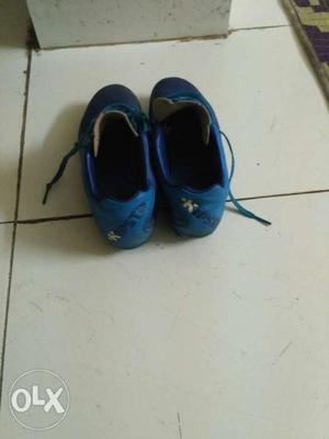 Football shoes in good condition for age 6 to 12
