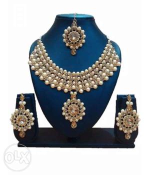 Gold-colored Necklace With White Pearls