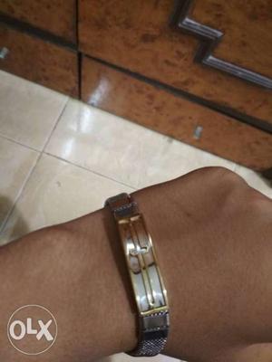 Metal wrist band new with clip lock