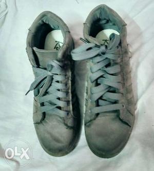 New gray girl shoes size 4