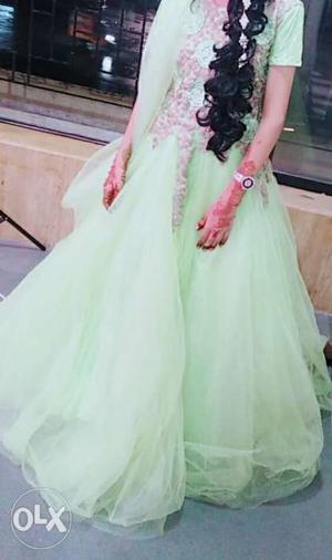 New prom gown receptiongown green color very good condition
