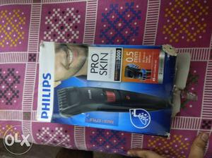 Philips trimmer seal pack machine some minor damages on box