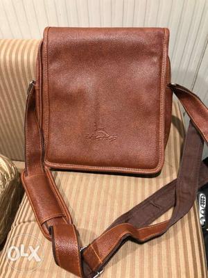 Sling brown leather bag