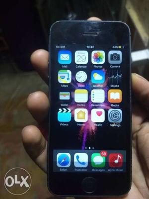 I Phone 5 16gb in gud conditon.869. Nego