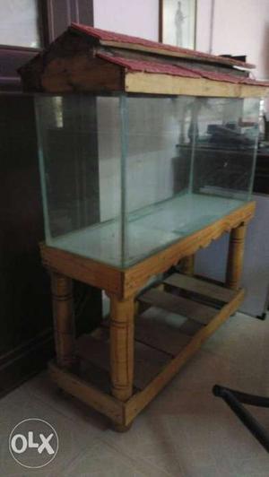 Its good condition Fish tank with all amenities