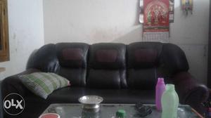 Nice sofa,showroom condition,9_8_4_2_5_6_8_2_5_7
