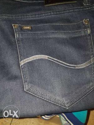 4 jeans (blue & black- good condition and red &