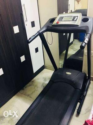 "AFTON" Motorised treadmill with pulse grip and incline