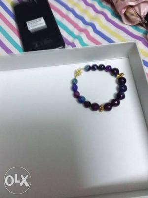 Agate beads bracelet with magnetic lock.Easy to