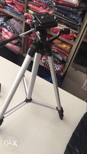Brand new tripod stand, height can be increased