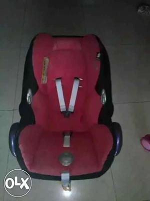 Maxi cosi car seat, can be used as a baby carrier