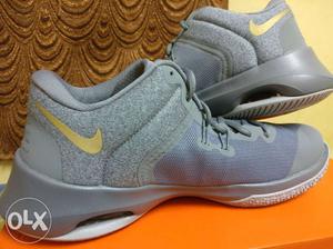 Nike grey air versitile 2 basketball shoes