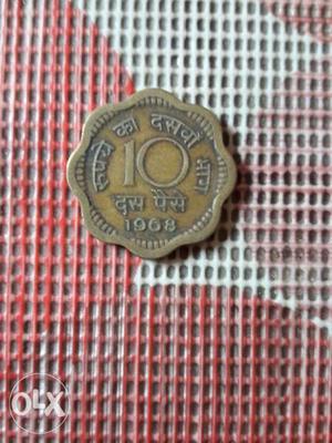 Round Gold-colored 10 Indian Paise Coin