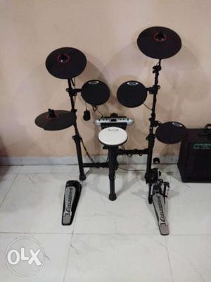 This is a electronic Drum n gives very gd output.