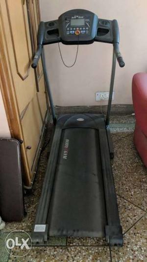 Treadmill in excellent condition, Motorised and
