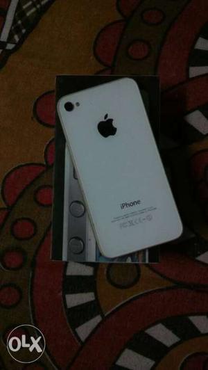 Apple Iphone 4 wirh Box and charger. Touch crack,