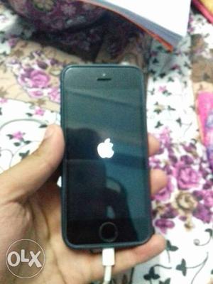 I phone 5s 16gb in awsome condition lady hand use