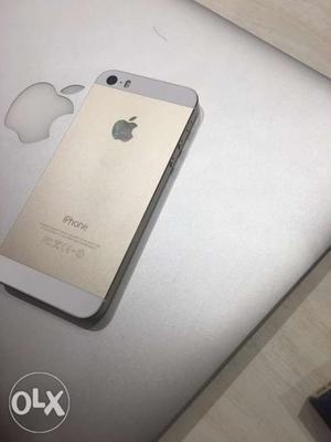 IPhone 5s 16gb gold with accessories. Good