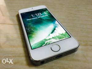 Iphone 5s 32gb super condition with headphone