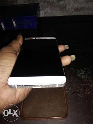 LETV Mobil in good condition bus small creck in