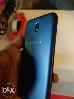 Samsung J7 pro extra neat phone dont have even a