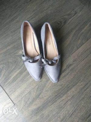 Brand new grey colour beautiful sandals, block