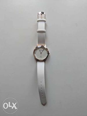 Round Rosegold Watch With White Leather Strap