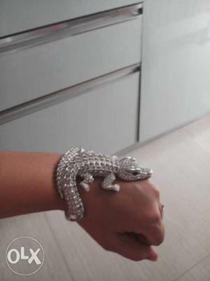Trendy Elite hand enhancer crocodile bracelet