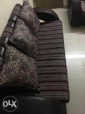 1 complete set of sofa, in a good condition.